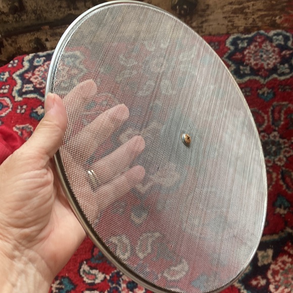 Good, old-fashioned, splatter screen. As shown very useful! - Picture 4 of 4